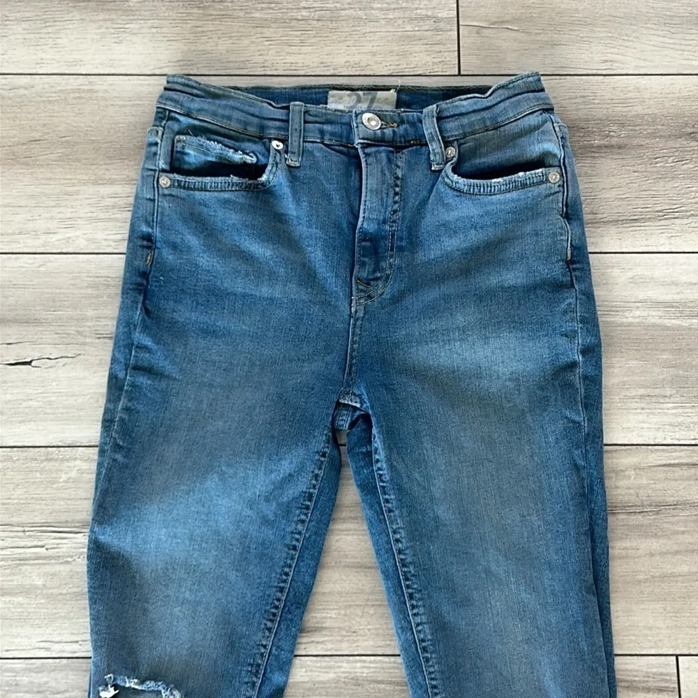 Free People We the Free size 27 busted knee skinny jeans